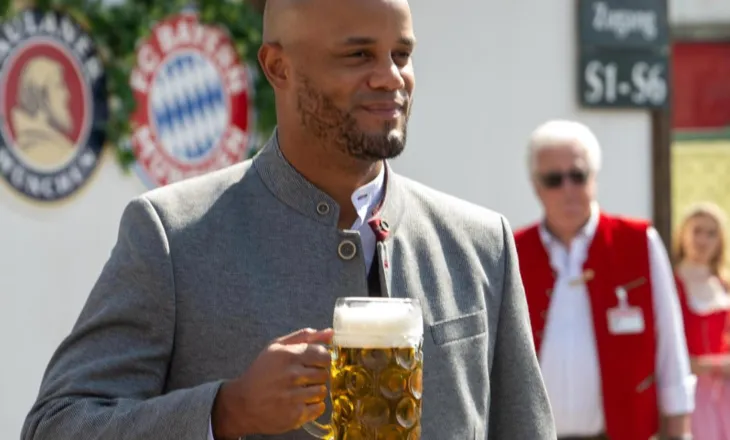 Kompany nuk do ta humbasë “Oktoberfestin”: Ndihem si në shtëpi këtu, birra është si fe edhe në Belgjikë