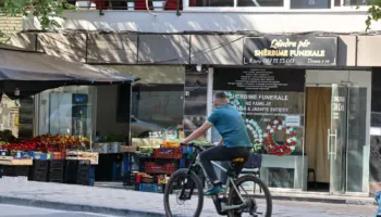 Kontroll agjencive funerale në Tiranë, masa për reklamat dhe ekspozimin në zonat e banuara