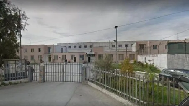 Kontroll blic në burgun e Durrësit, gjenden 6 celularë në ambientet e palestrës