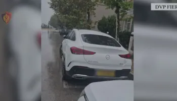 Kontrollet për mjetet luksoze në Fier, ndalohet “Benz”-i, rezulton i kërkuar nga Interpol Manchester