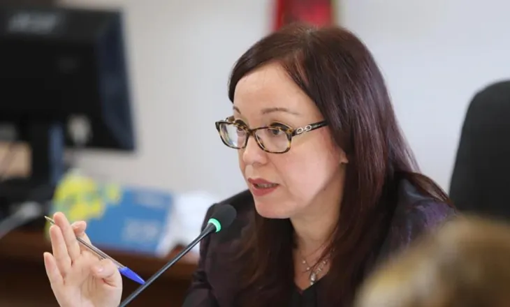 Kopjoi temën e diplomës! PD kallëzon në SPAK ministren e Shëndetësisë, Klodiana Spahiu