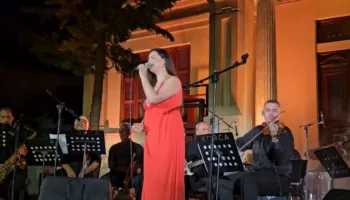 Korça i rikthehet tingullit të serenatave