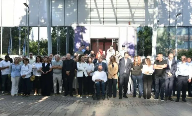 “Kosova mbahet peng nga Kurti”, ​PDK dhe AAK në protestë para qeverisë