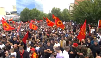 “Kosova pret çlirimtarët”, nis “Marshi për Liri” në Prishtinë, qytetarët në mbështetje të ish-krerëve të UÇK