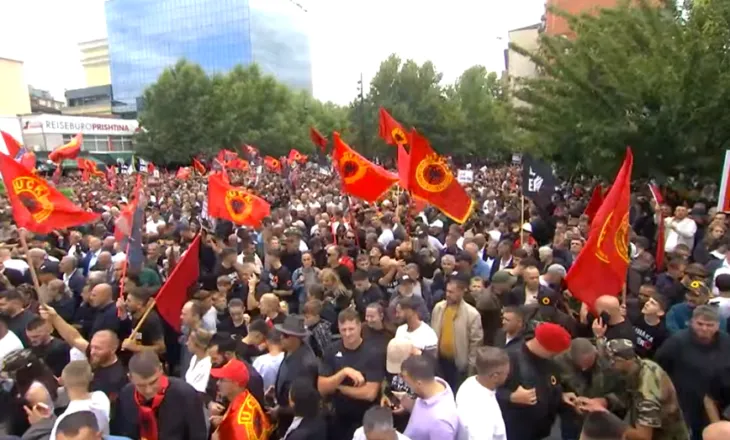 “Kosova pret çlirimtarët”, nis “Marshi për Liri” në Prishtinë, qytetarët në mbështetje të ish-krerëve të UÇK