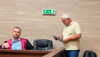Kosovë, Xhelal Sveçla dënohet me burgim me kusht për hedhjen e gazit lotsjellës në Kuvend