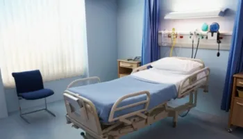 KPP kthen për rivlerësim tenderin 2.6 mln euro të shërbimit të lavanderisë së ‘Shefqet Ndroqi’