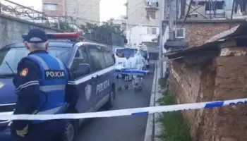 Krimi i rëndë në familje trondit Tiranën, burri vret me thikë bashkëshorten dhe arratiset! Policia i vihet në kërkim