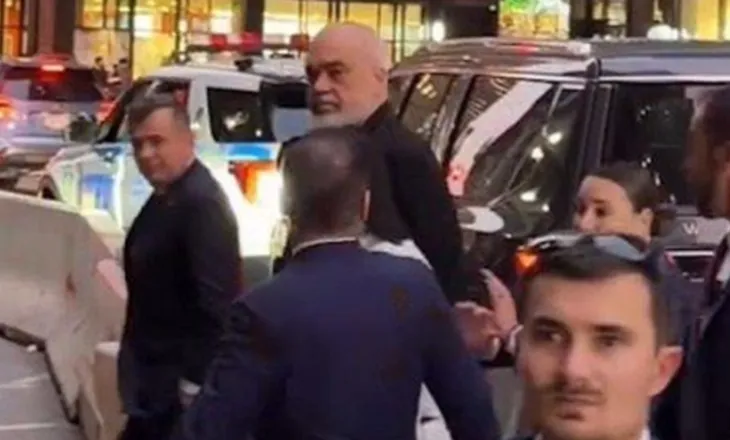 “Kriminel, o mafia…”/ Kryeministri Rama qëllohet me vezë nga protestuesit në Nju Jork