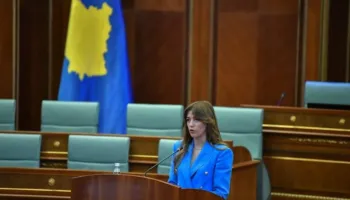 Kriza politike në Kosovë, a mundet Haxhiu ta ushtrojë detyrën e Presidentes edhe për gjashtë muaj të tjerë?