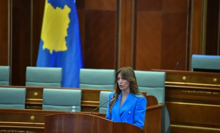 Kriza politike në Kosovë, a mundet Haxhiu ta ushtrojë detyrën e Presidentes edhe për gjashtë muaj të tjerë?