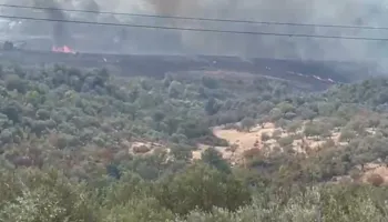Krujë/ Flakët rrezikojnë banesat, kërkohet ndërhyrje nga ajri