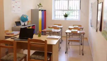 Kryebashkiaku Llatja ndan pamjet: Një fillim i ri për shkollën speciale “Zëra Jete”, 55 nxënës nisin vitin në godinën e re