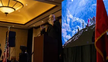 Kryeministri Edi Rama mesazh shqiptarëve nga salla e aeroportit në Rinas sapo të kthehet nga SHBA
