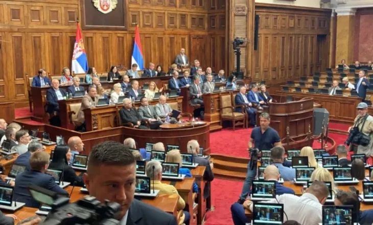 Kryeministri i Serbisë i kërkon presidentit ta shpërndajë Parlamentin