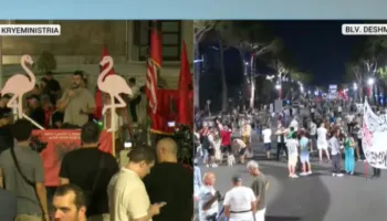 ‘Kryeministri në hall edhe për trafikun e armëve’, aktivisti: Kryeministria, e popullit dhe jo e Ramës dhe Ronit!