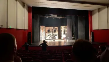 “Ku-Fest” nis edicionin e tretë në Kumanovë, mbrëmja e parë bashkon teatrin dhe muzikën