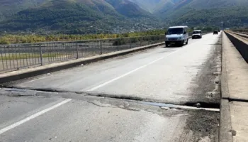 Kufizohet qarkullimi në Urën e Matit, ARRSH ndalon mjetet mbi 13 tonë