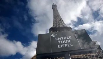 Kulla Eiffel mbyllet pas grevës së stafit, punonjëseve iu kërkua të largoheshin gjatë vizitës së një grupi hindu –