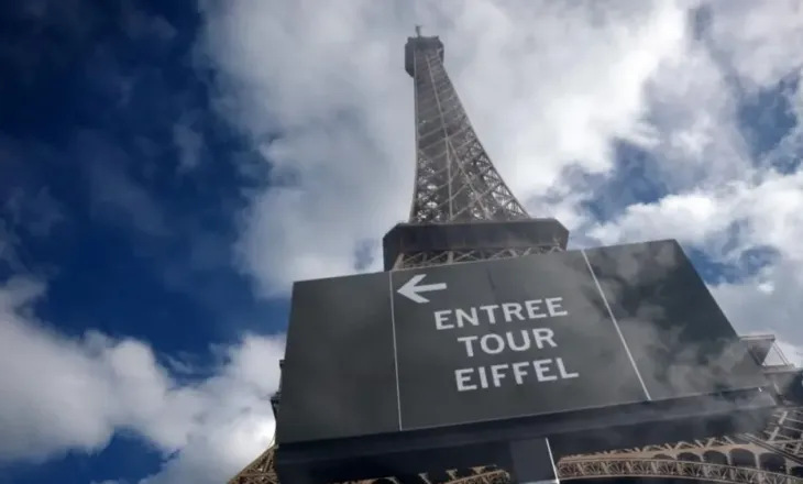 Kulla Eiffel mbyllet pas grevës së stafit, punonjëseve iu kërkua të largoheshin gjatë vizitës së një grupi hindu –