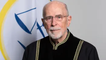 Kush është Charles Smith, amerikani që dënoi me 81 vjet burgim ish krerët e UÇK
