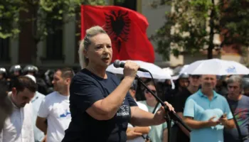 Kush po e degjeneron banditin Kryeministër?