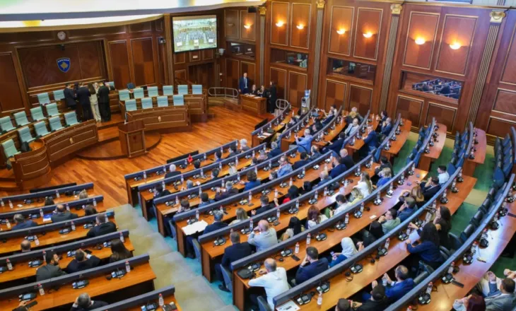 Kuvendi i Kosovës konstituohet pa nënkryetarin e PDK-së, votohet një kandidate e Listës Serbe
