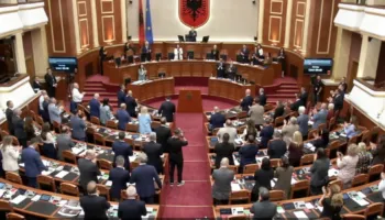Kuvendi i Shqipërisë dënon vendimin e Hagës për 4 ish-krerët e UÇK: Besojmë në pafajësinë e çlirimtarëve