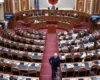 Kuvendi nis sot sesionin e ri! Pas 1 muaji pushim, rikthehen deputetët…do të “priten” nga protestuesit