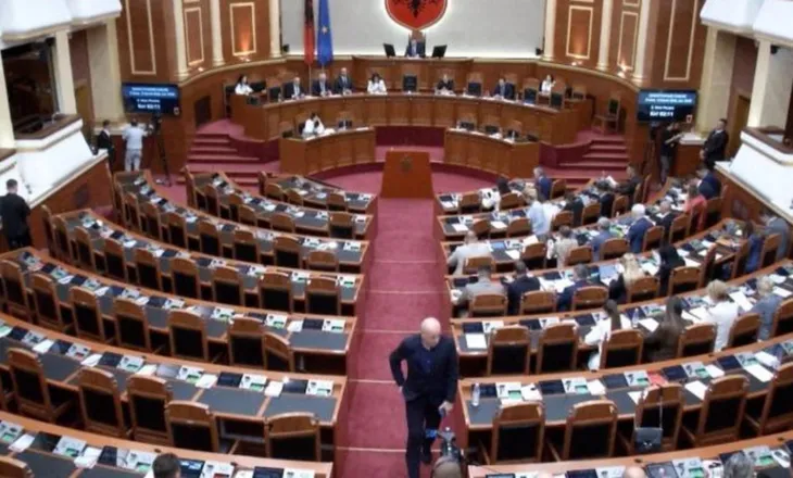 Kuvendi nis sot sesionin e ri! Pas 1 muaji pushim, rikthehen deputetët…do të “priten” nga protestuesit