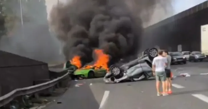 Lamborghini me 200 km/h përplaset dhe shpërthen në flakë, 2 viktima