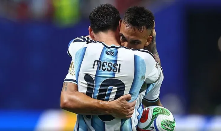 Lautaro karikon Argjentinën: Duhet të vazhdojmë me trashëgiminë që po na lë Messi