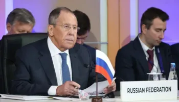 Lavrov: Rusia gati për bisedime për paqe të qëndrueshme dhe të drejtë, jo për armëpushim