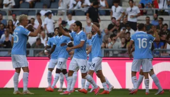 Lazio gjunjëzon Milanin në 45 minutat e para, dominim i frikshëm i bardhekaltërve (video)