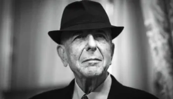 Leonard Cohen, jeta dhe vepra e poetit që e ktheu dhimbjen në këngë