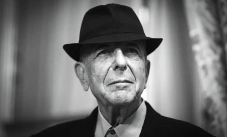 Leonard Cohen, jeta dhe vepra e poetit që e ktheu dhimbjen në këngë