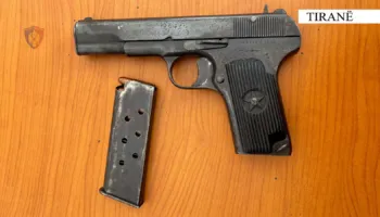 Lëvizte me armën plot, arrestohet 31-vjeçari, i sekuestrohet pistoleta dhe 14 fishekë