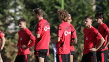 Liga e Kombeve, Shqipëria stërvitet me grupin e plotë. Maran duket i kënaqur (video)
