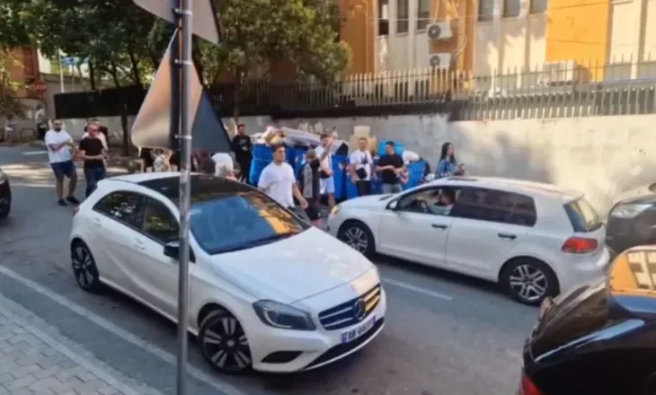 “Lironi çunat!”/ Protestuesit mblidhen para Gjykatës Penale, pritet masa e sigurisë për të arrestuarit