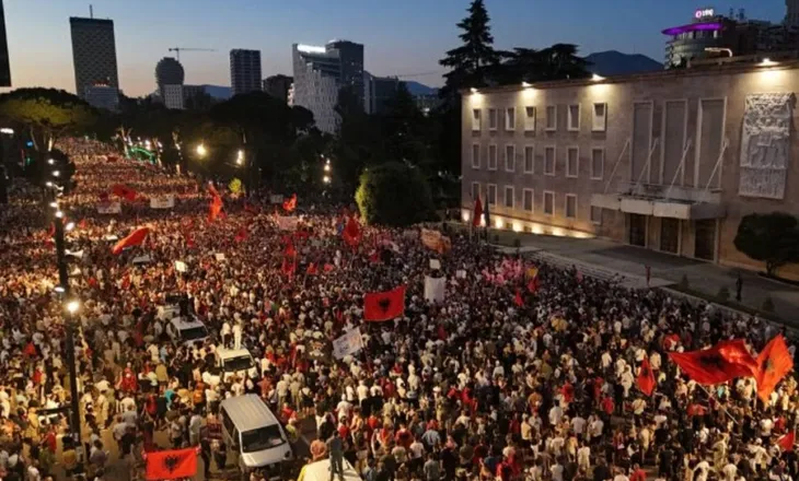 “Lironi shqipet”/ 97 ditë revoltë! Në orën 10:00 para gjykatës për protestuesit e arrestuar, pasdite para Kryeministrisë