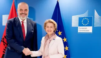‘Listë me reforma’-Politico: BE plan të posaçëm anëtarësimi për Shqipërinë dhe 3 shtete! Von der Leyen nesër në Tiranë