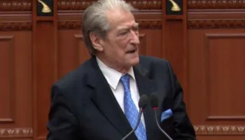 LIVE! “Hyseni-Agasi” kryefjalë në Kuvend, Berisha: Kreu i SHISH di më shumë sekrete se Rama dhe Begaj…