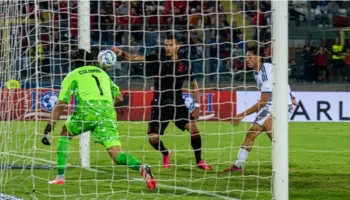LIVE/ Liga e Kombeve, Shqipëria dyfishon rezultatin, pas Mehmetit e tund rrjetën edhe Myrto Uzuni! Kuqezinjtë në vendin e parë (VIDEO)