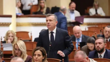 LIVE/ “Na thonë mos e votoni deklaratën e Kosovës!”- Balla-Opozitës: Lërini folklorizmat, sot duhet të jemi më të bashkuar se kurrë!