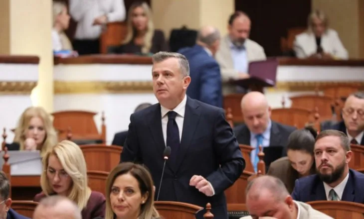 LIVE/ “Na thonë mos e votoni deklaratën e Kosovës!”- Balla-Opozitës: Lërini folklorizmat, sot duhet të jemi më të bashkuar se kurrë!