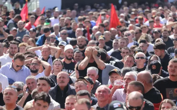 Lot dhe dhimbje! Qytetarët e Kosovës shpërthejnë kundër dënimit të ish-krerëve të UÇK: Mos flisni në emrin tonë