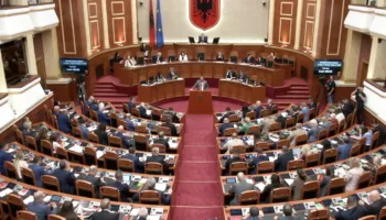 “Lufta e tyre ishte për çlirim”, Kuvendi i Shqipërisë me deklaratë të përbashkët, dënon vendimin për ish-krerët e UÇK