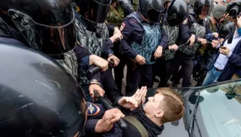 Lufta/ Shteti intensifikon shtypjen, qindra adoleshentë rusë përballen me aktakuza për terrorizëm!
