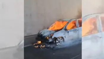 Makina “Ford” shkrumbohet nga flakët në tunelin Elbasan-Tiranë!