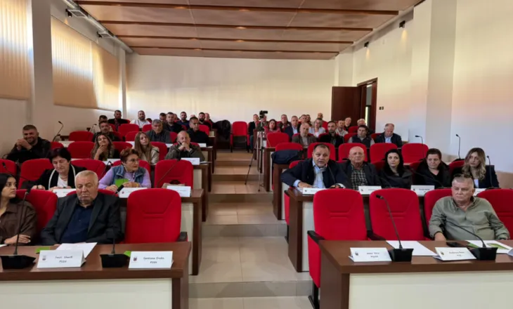 Maliq, Këshilli Bashkiak voton kundër shkrirjes me Korçën